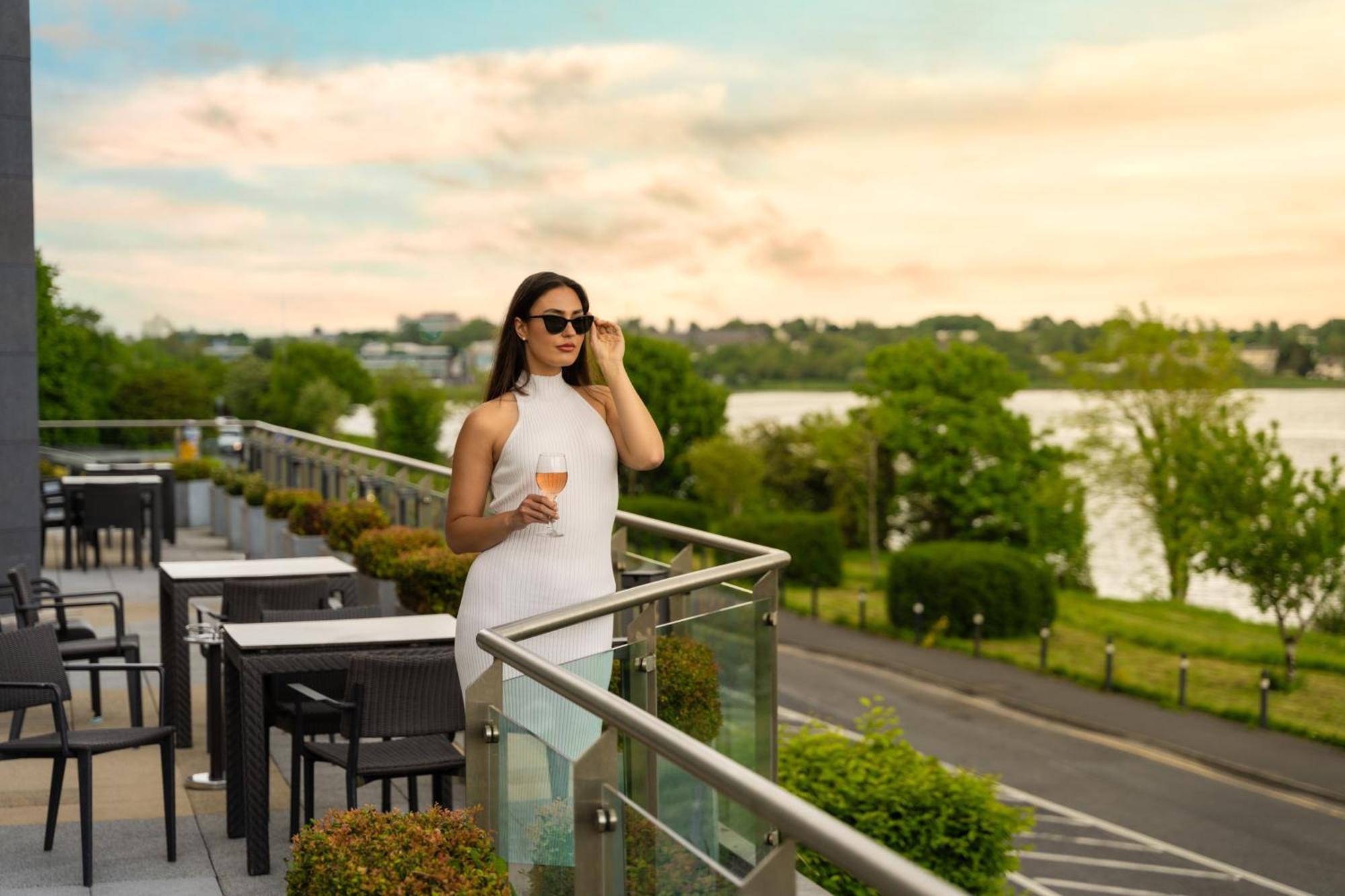 The Galmont Hotel & Spa Galway Dış mekan fotoğraf